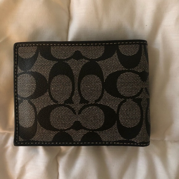 Like new men’s Coach wallet - Picture 3 of 3